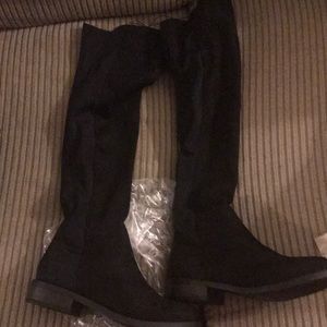 SALE⭐️⭐️⭐️Tall black boots new never worn